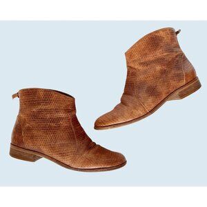 CYNTHIA VINCENT Brown Textured Back Zip Ankle Boots Booties Sz 6.5